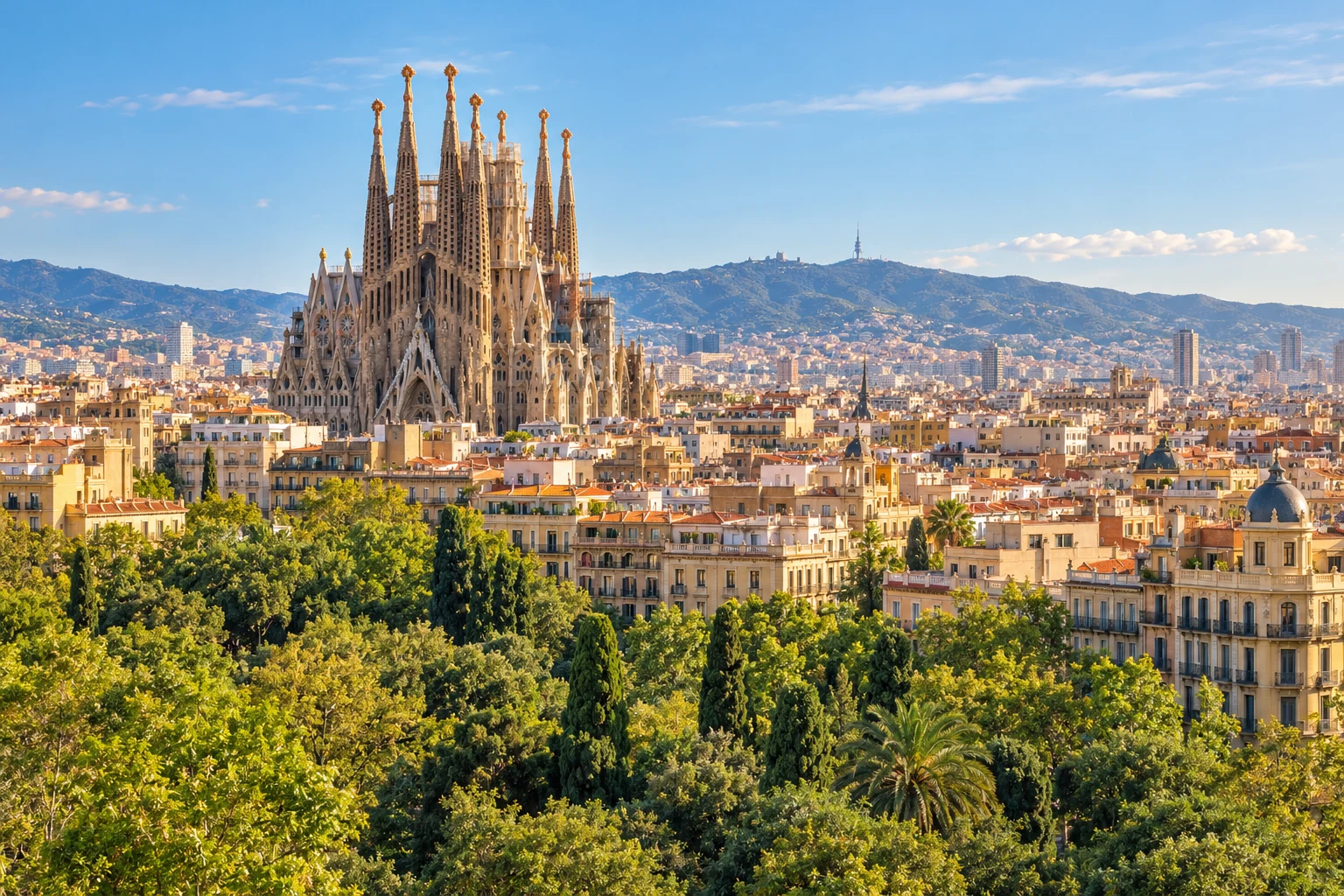 El perfil de la Sagrada Familia sobre Barcelona