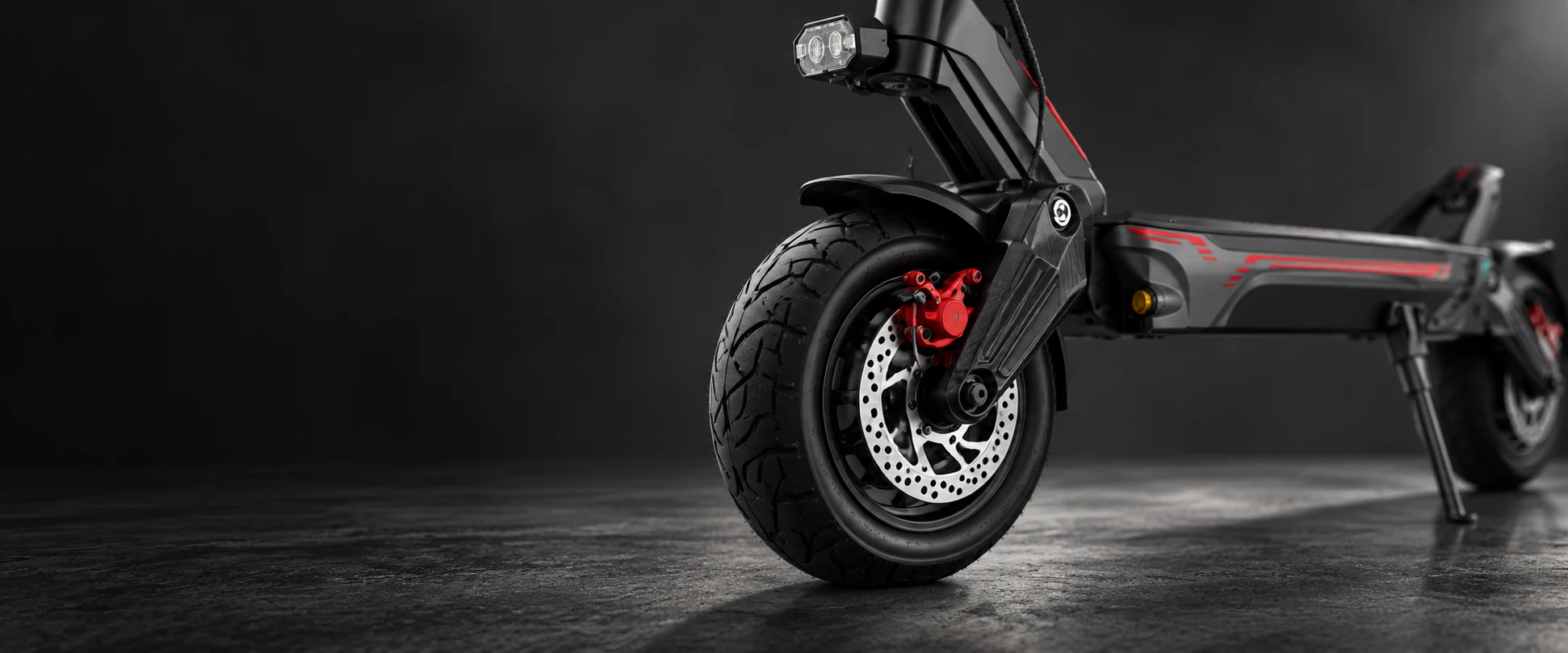 Detalle del disco de freno y el chasis de un patinete Zwheel
