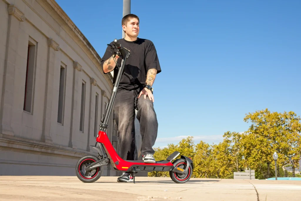 Cuánto tarda en cargar un patinete eléctrico