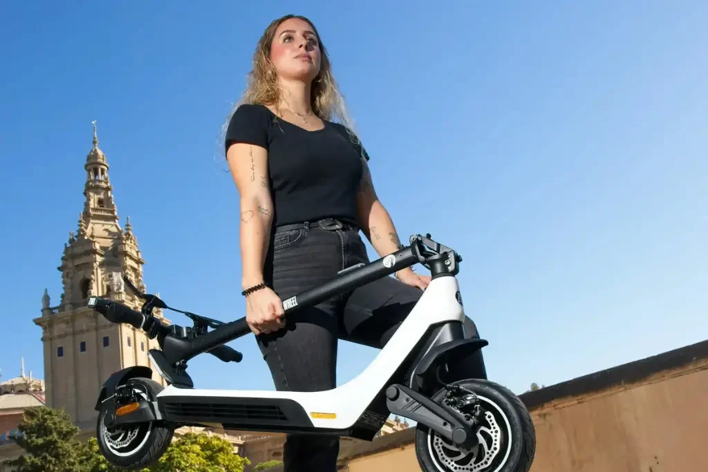 Se puede llevar un patinete eléctrico en el avión